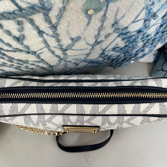 Michael Kors Handbag - Picture 7 of 10